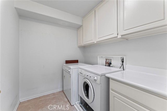22939 Raintree Lane, Saugus CA: https://media.crmls.org/medias/2490c060-a9d9-46fd-9bb9-732392b63fcb.jpg