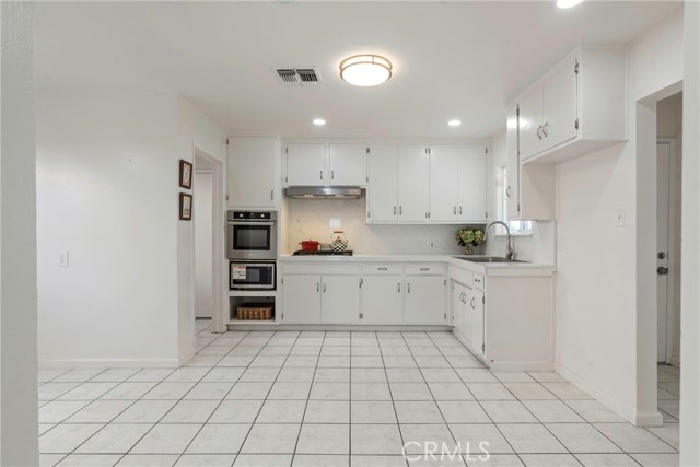 Detail Gallery Image 13 of 42 For 5817 Gary, Bakersfield,  CA 93307 - 3 Beds | 2 Baths