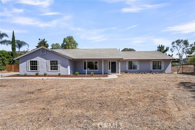 18150 Granite Avenue, Riverside CA: https://media.crmls.org/medias/2492046d-ccf2-4e70-9146-1dc68c977398.jpg