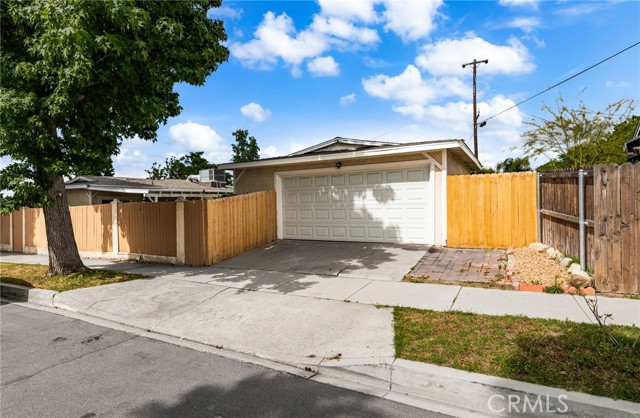 1320 W Flora Street, Ontario CA: https://media.crmls.org/medias/24924905-5417-4d6b-88a1-cf3daa8226f3.jpg