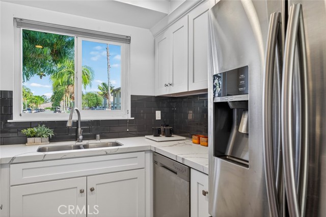 Detail Gallery Image 14 of 33 For 1074 Buckingham, Newport Beach,  CA 92660 - 2 Beds | 2/1 Baths