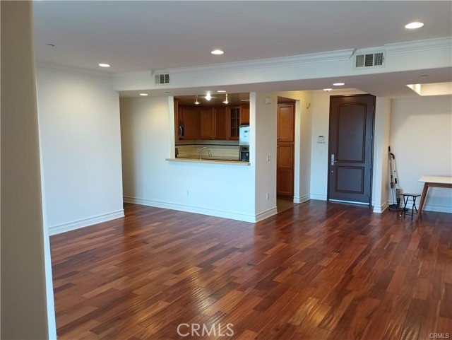 Detail Gallery Image 4 of 23 For 837 N Hudson Ave #305,  Los Angeles,  CA 90038 - 2 Beds | 2 Baths