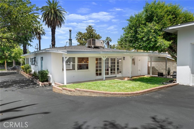 670 E Palm Avenue, Redlands CA: https://media.crmls.org/medias/24934d2f-419c-4c8d-8d65-26cb690d4290.jpg