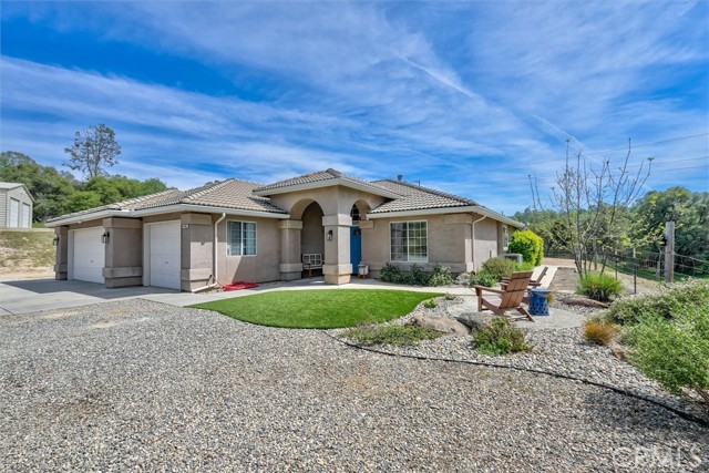 Detail Gallery Image 2 of 51 For 47482 Veater Ranch, Coarsegold,  CA 93614 - 4 Beds | 2 Baths