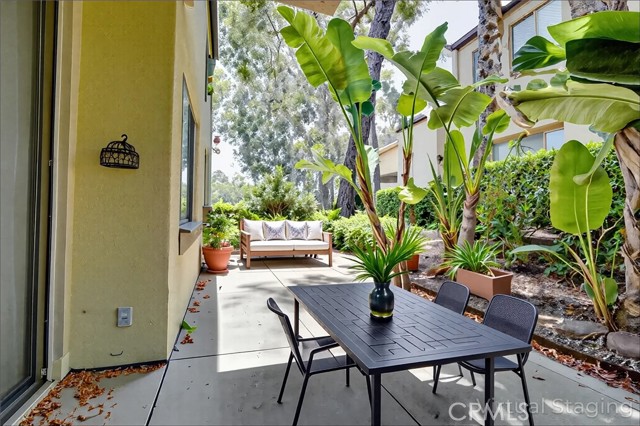 417 Bay Hill Drive, Newport Beach CA: https://media.crmls.org/medias/2493d13a-791a-4e13-a73f-e7095903bf03.jpg