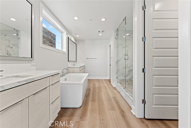 Detail Gallery Image 31 of 56 For 209 Stage, Irvine,  CA 92618 - 5 Beds | 5 Baths