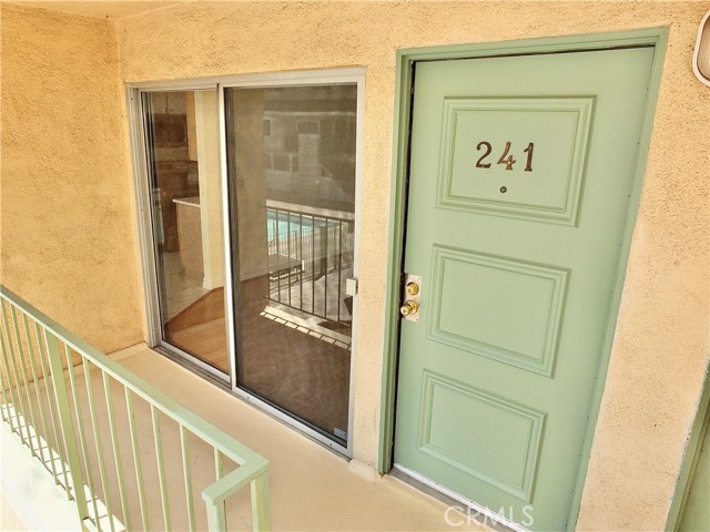 121 Sinclair Avenue, Glendale CA: https://media.crmls.org/medias/2494fb2c-8253-403b-9dca-611d0fd4bc60.jpg