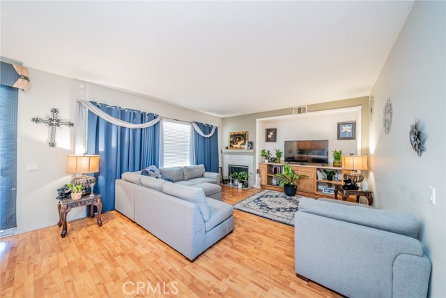 Detail Gallery Image 7 of 29 For 855 Browning Ct, San Jacinto,  CA 92583 - 5 Beds | 2/1 Baths