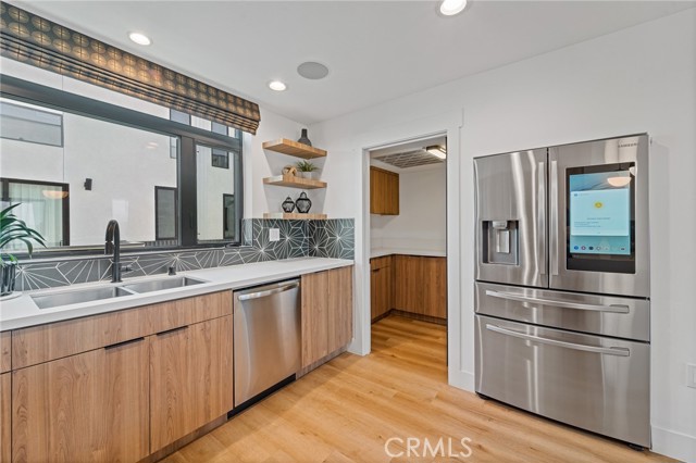 Detail Gallery Image 11 of 27 For 11314 Victory Bld, North Hollywood,  CA 91606 - 3 Beds | 3/1 Baths