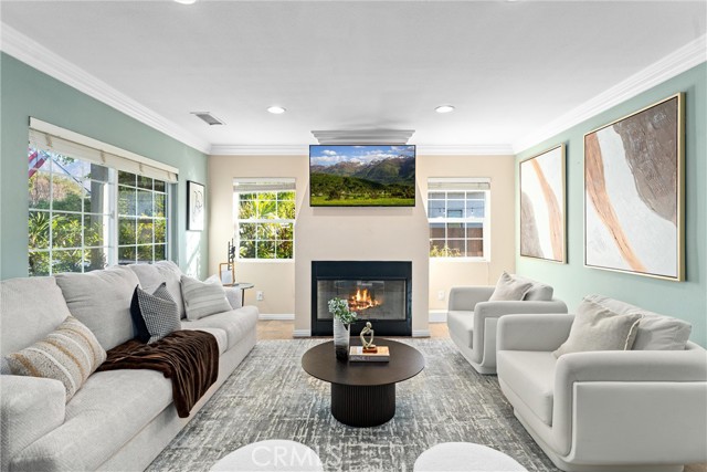 Detail Gallery Image 3 of 25 For 572 W Montana St, Pasadena,  CA 91103 - 4 Beds | 2 Baths