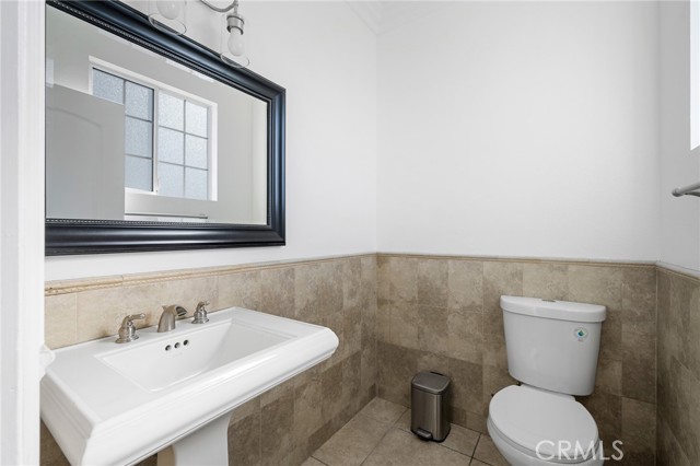 Detail Gallery Image 12 of 30 For 6831 Valmont St #1,  Tujunga,  CA 91042 - 3 Beds | 2/1 Baths
