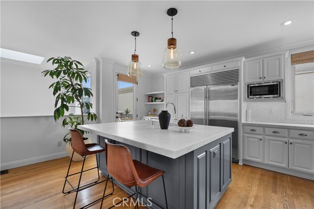 807 Crest Drive, Manhattan Beach CA: https://media.crmls.org/medias/2496643d-fdb1-4417-9fef-c71a97461a31.jpg