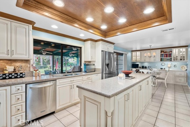 2587 Eagle Circle, Corona CA: https://media.crmls.org/medias/2496f8c5-4bec-4c7b-8713-a07f4311449d.jpg