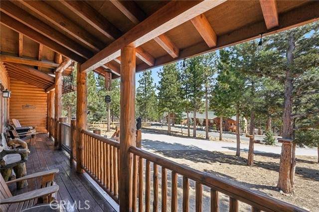 Detail Gallery Image 4 of 39 For 1039 Heritage Trl, Big Bear City,  CA 92314 - 4 Beds | 4/1 Baths