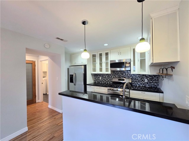Detail Gallery Image 9 of 34 For 3701 Country Club Dr #3,  Long Beach,  CA 90807 - 2 Beds | 1/1 Baths