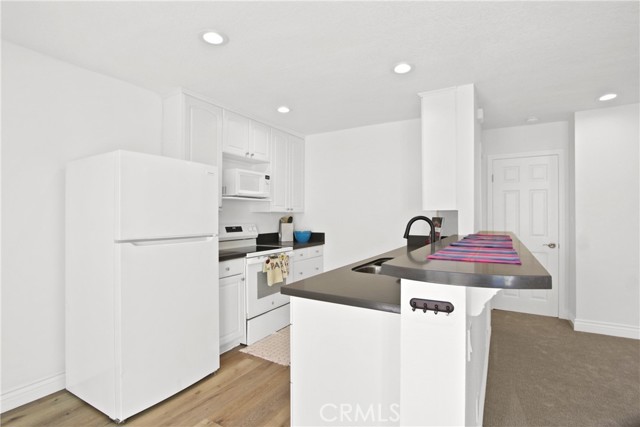 Detail Gallery Image 1 of 25 For 711 Pacific Coast #426,  Huntington Beach,  CA 92648 - 2 Beds | 1/1 Baths