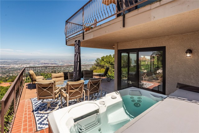 3300 Crownview Drive, Rancho Palos Verdes CA: https://media.crmls.org/medias/2499c98d-56f1-48fc-b656-59133a596a68.jpg