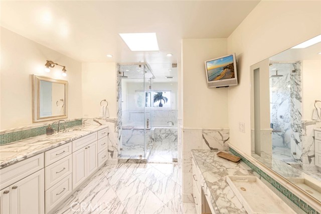 Detail Gallery Image 9 of 15 For 206 E Avenida Ramona, San Clemente,  CA 92672 - 5 Beds | 4/1 Baths