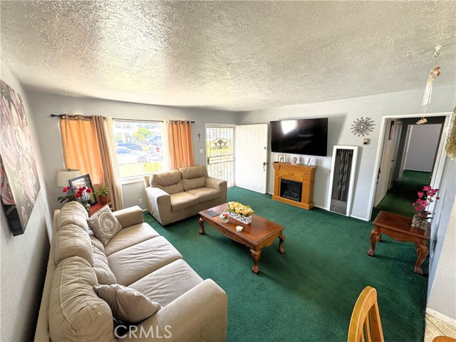 10281 Elmore Avenue, Whittier CA: https://media.crmls.org/medias/249ab276-b954-4a63-a99e-8711754d0621.jpg
