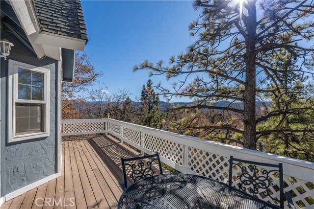 Detail Gallery Image 2 of 32 For 28204 Arbon Ln, Lake Arrowhead,  CA 92352 - 5 Beds | 4 Baths