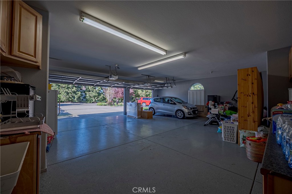 https://media.crmls.org/medias/249bea3e-5cdf-40b7-9d23-f04ab32ec73e.jpg?preset=X-Large