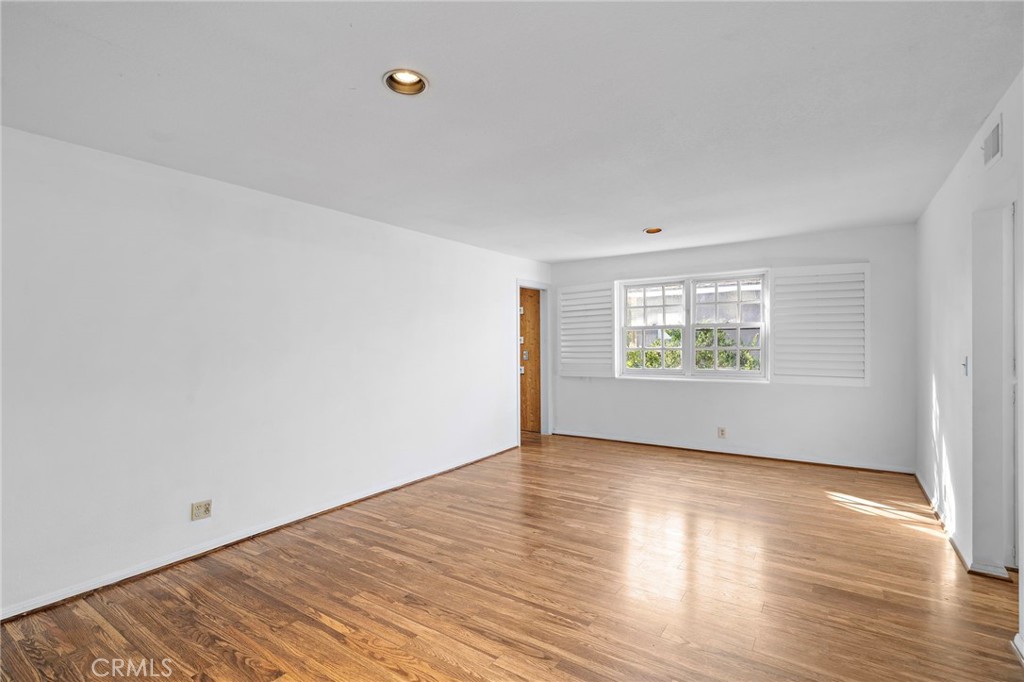 MLS #OC25258635 image #24