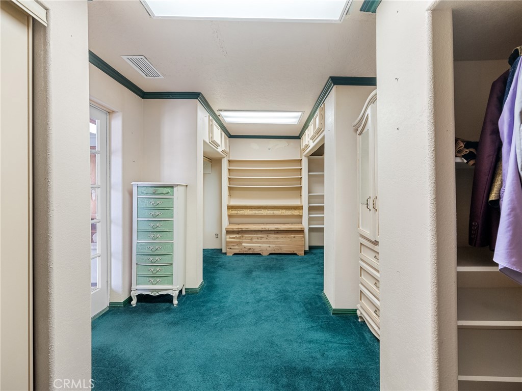 https://media.crmls.org/medias/249c4c15-4241-476c-a5ed-a11bf1a1423f.jpg?preset=X-Large