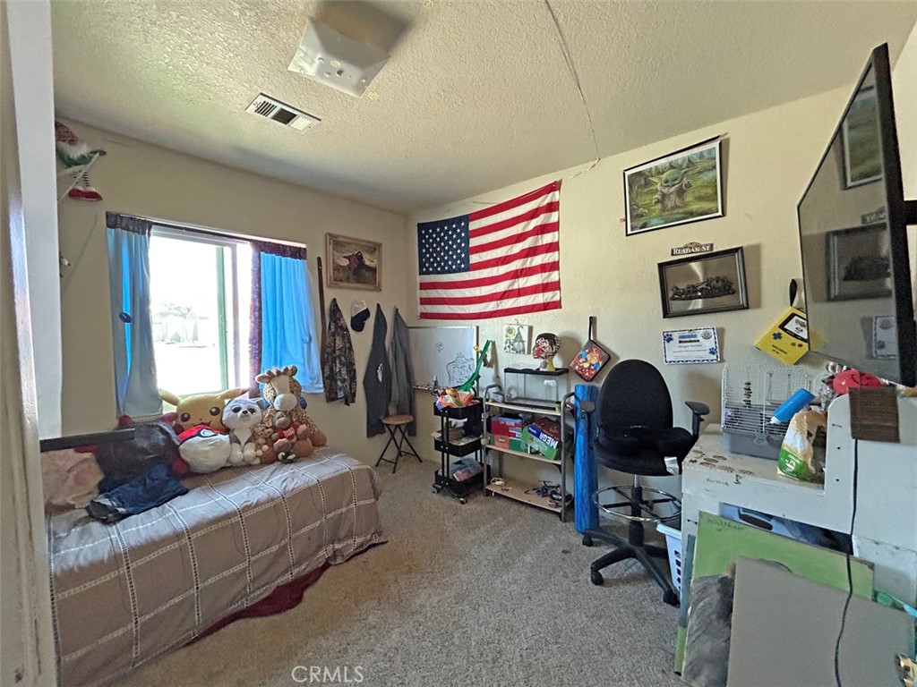 https://media.crmls.org/medias/249c5459-c7d1-4664-be2e-0e9fa3a45532.jpg?preset=X-Large
