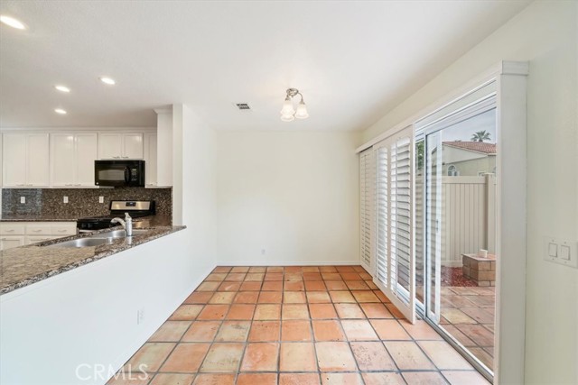 Detail Gallery Image 13 of 33 For 1101 Portofino Ct #103,  Corona,  CA 92881 - 3 Beds | 2/1 Baths