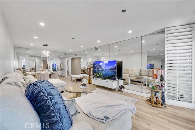 Detail Gallery Image 2 of 18 For 1 3rd Place, Long Beach,  CA 90802 - 2 Beds | 2 Baths