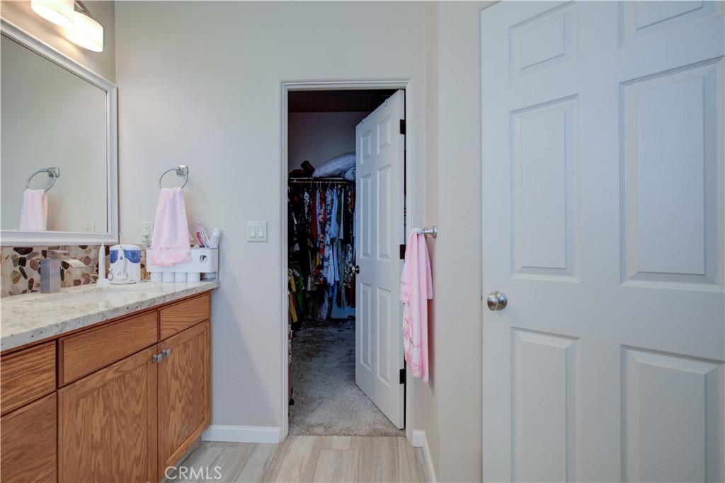 https://media.crmls.org/medias/249d5a74-e461-43f4-8a10-cf65fbb98596.jpg?preset=X-Large