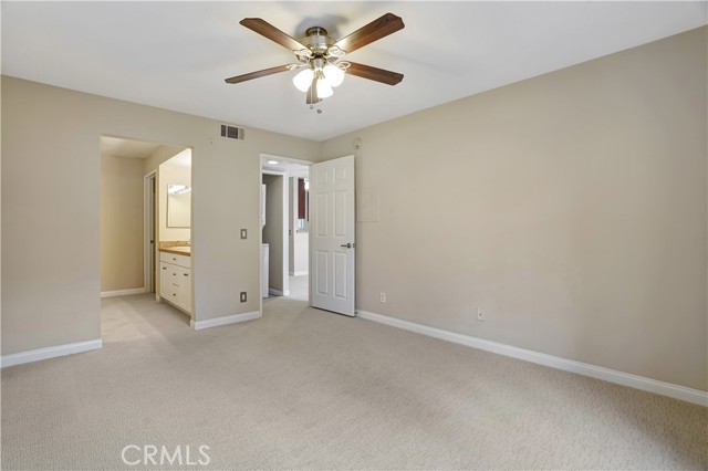 5510 Owensmouth Avenue, Woodland Hills CA: https://media.crmls.org/medias/249ddd1d-f052-4f63-ae40-22ca60644f1b.jpg