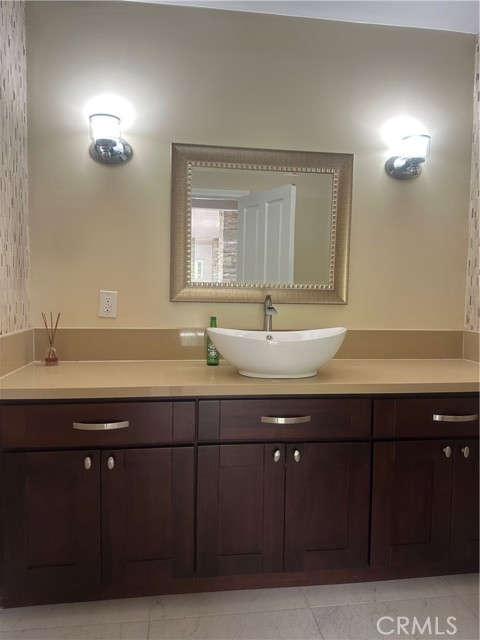 60 Crest E Road, Rolling Hills CA: https://media.crmls.org/medias/249def9c-de07-4d74-9cd5-1224e5f9abb1.jpg