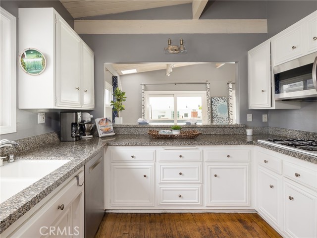 2613 Vista Drive, Manhattan Beach, California 90266, 3 Bedrooms Bedrooms, ,2 BathroomsBathrooms,Residential,Sold,Vista,SB22142075