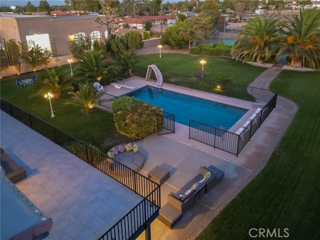 42722 20th W Street, Lancaster CA: https://media.crmls.org/medias/24a06317-29c7-4cf6-aea4-878032bc89e4.jpg