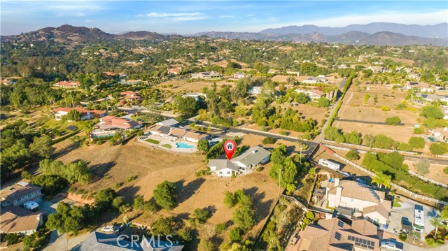 711 Tumble Creek Lane, Fallbrook CA: https://media.crmls.org/medias/24a0c41f-32ba-4365-a299-07c818dd6c84.jpg
