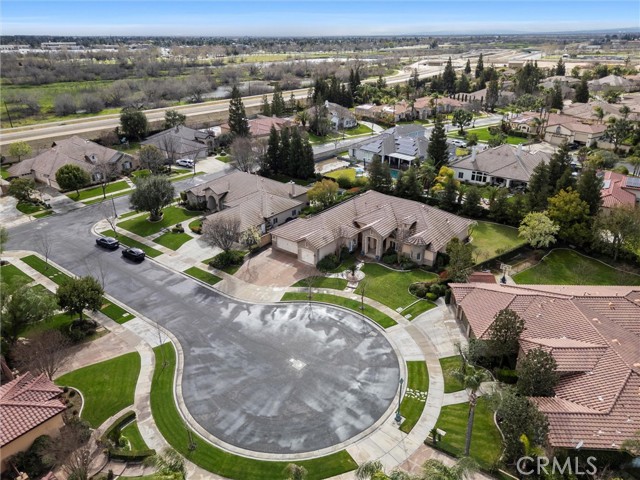 Detail Gallery Image 9 of 75 For 205 Somerford Ct, Bakersfield,  CA 93312 - 5 Beds | 4 Baths