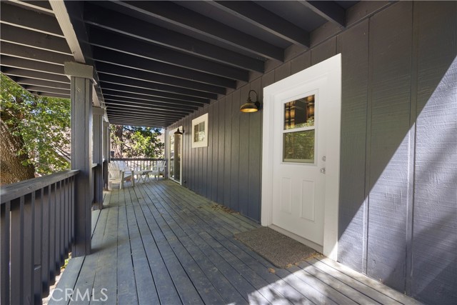 28833 Manitoba Drive, Lake Arrowhead CA: https://media.crmls.org/medias/24a11b1c-7abd-41f7-90b1-ecb144a4740c.jpg