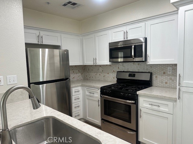 Detail Gallery Image 9 of 12 For 17871 Graystone Ave #204,  Chino Hills,  CA 91709 - 2 Beds | 2 Baths