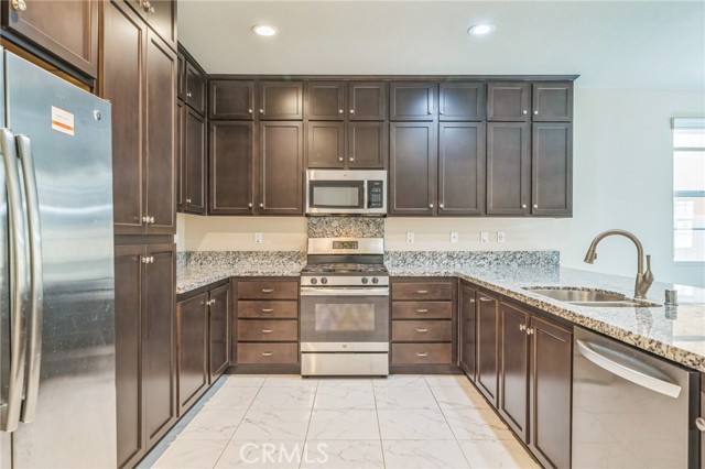 Detail Gallery Image 14 of 32 For 40029 Calle Real #28,  Murrieta,  CA 92563 - 4 Beds | 2/1 Baths