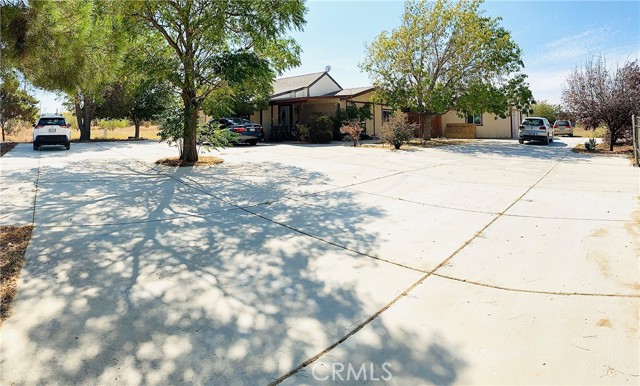 9582 Buttemere Road, Phelan CA: https://media.crmls.org/medias/24a31166-c0f0-4ef6-b2b2-65213d909346.jpg