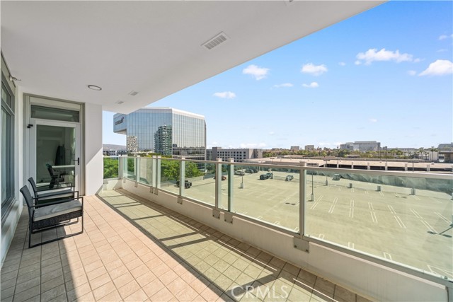 3131 Michelson Drive, Irvine CA: https://media.crmls.org/medias/24a38235-31de-4366-9e3e-bb402652855c.jpg