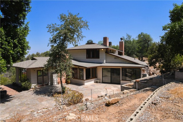 2475 Sunset Drive, Riverside CA: https://media.crmls.org/medias/24a412c4-6b54-4697-a2f3-3aa83ad39244.jpg