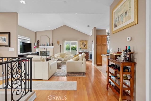 Detail Gallery Image 11 of 43 For 211 S Francisca, Redondo Beach,  CA 90277 - 4 Beds | 3 Baths