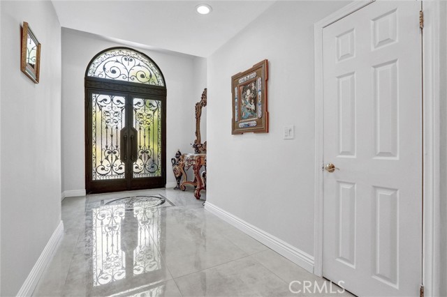 5115 Boda Pl, Woodland Hills CA: https://media.crmls.org/medias/24a46e02-18be-4c76-be8e-e4f431063cab.jpg