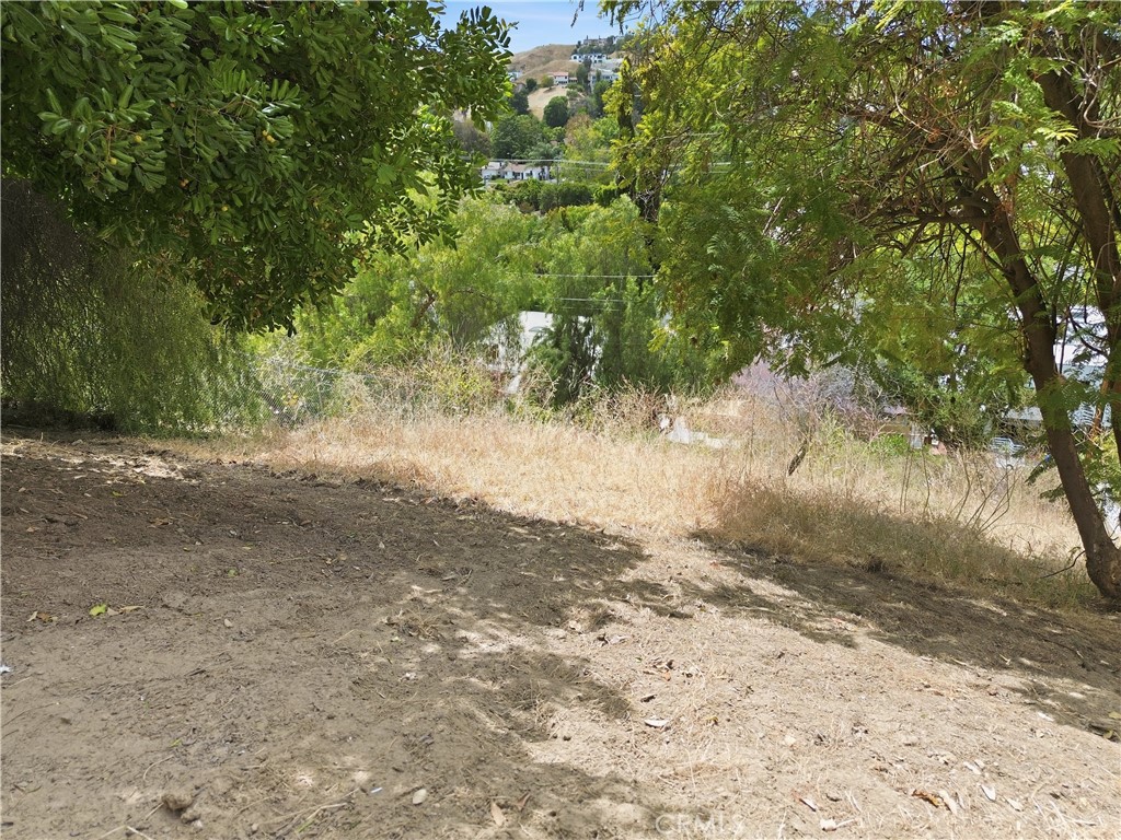 https://media.crmls.org/medias/24a47484-12cb-4fa8-a040-8b9104625c37.jpg?preset=X-Large