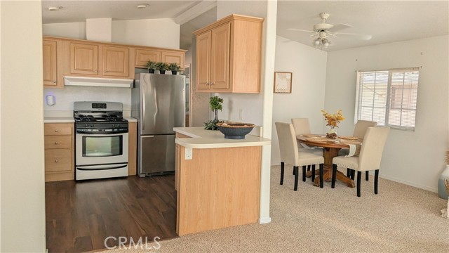 Detail Gallery Image 7 of 25 For 12147 Lakeland Rd #9,  Santa Fe Springs,  CA 90670 - 2 Beds | 2 Baths