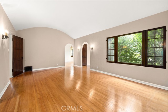 411 N Vega Street, Alhambra CA: https://media.crmls.org/medias/24a4b133-7772-48f0-a59e-d86ce5431bf0.jpg