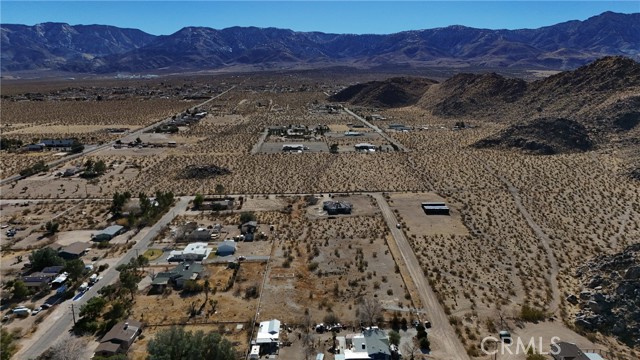 728 Red Butte Road, Lucerne Valley CA: https://media.crmls.org/medias/24a50dbb-4626-48a9-b595-142c1273e508.jpg