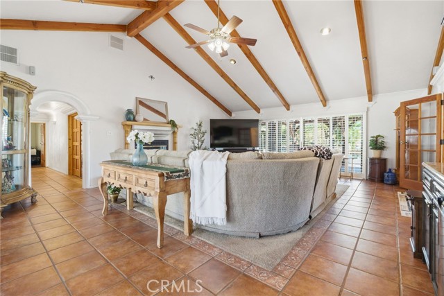 Detail Gallery Image 14 of 44 For 29952 Louis Ave, Canyon Country,  CA 91351 - 5 Beds | 4 Baths